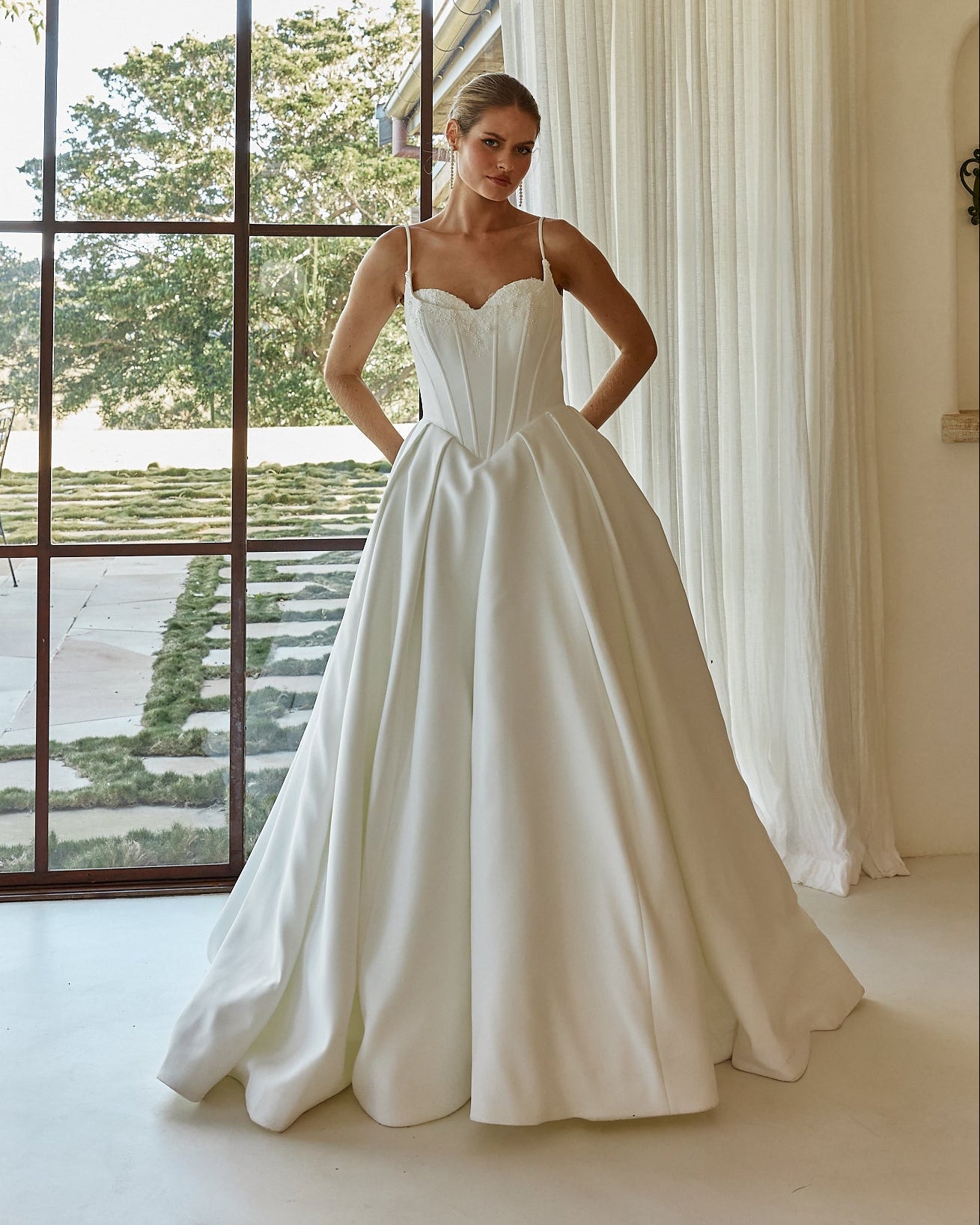 bella bridal dresses BAILEY WEDDING DRESS Maya Turn heads on your big day with the Rachel Allan RB2213 bridal gown MB2070 Moda Bella Bridal